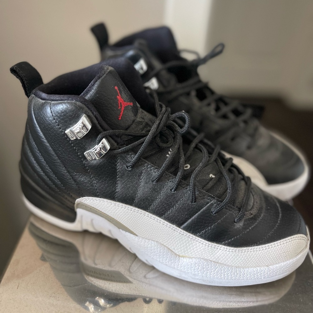 Jordan retro 12’s. Size 6y. A little yellow